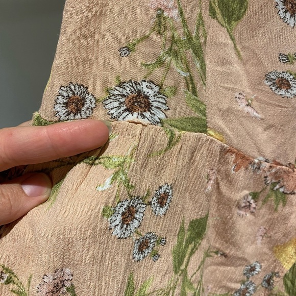 Lily White floral tank top with buttons.size medium - Picture 4 of 7